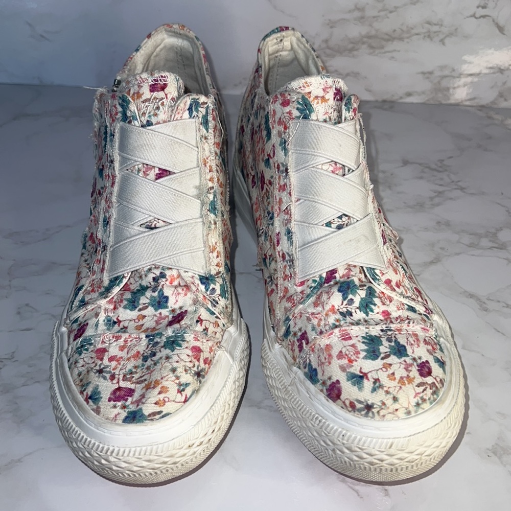 Super adorable Blowfish, raw hem high top, zip side floral print Tennies, Size 4 - Picture 5 of 9